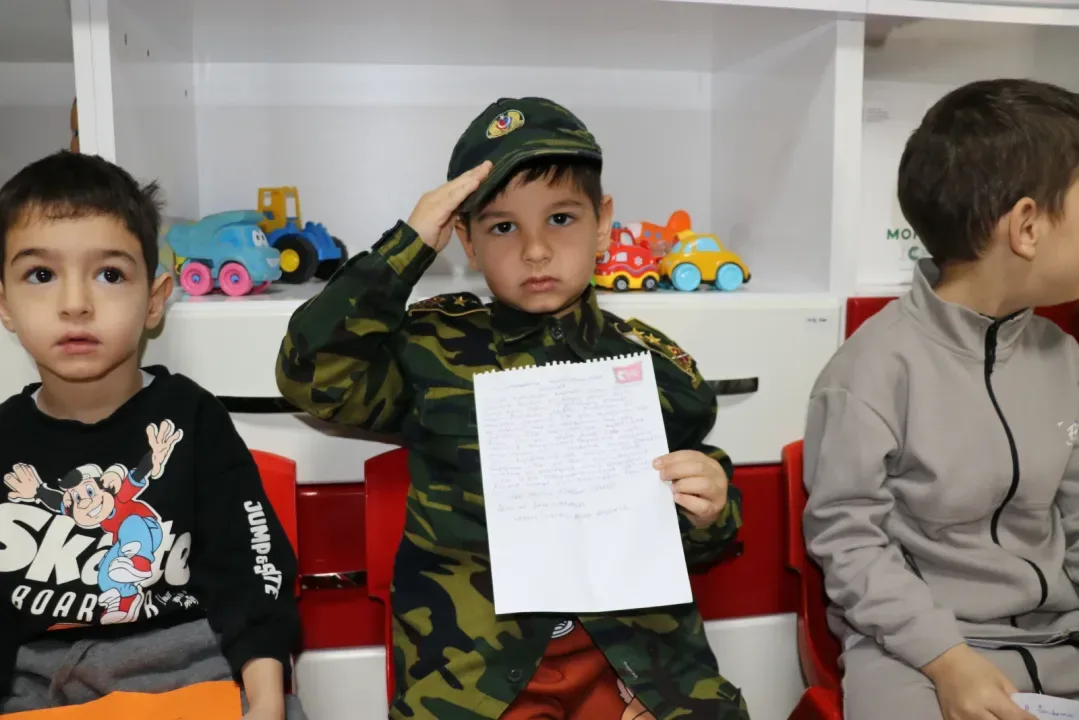 Anaokulu öğrencilerinden Mehmetçik ve polise mektup