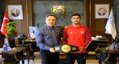 Başarılı sporcudan TOGÜ Rektörü Yılmaz'a ziyaret