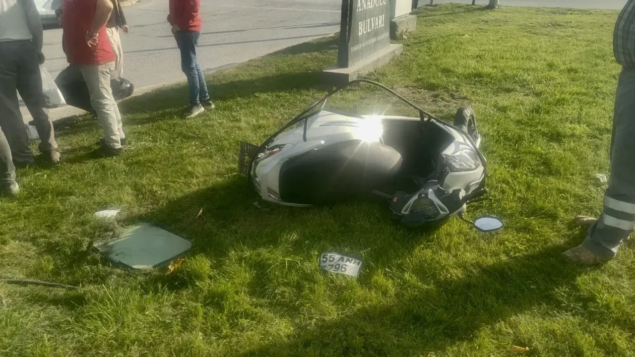 Ciple çarpışan motosikletteki çift ağır yaralandı