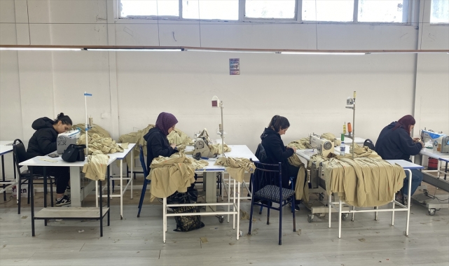 Çırakken koyduğu işveren olma hedefine tekstil atölyesi açarak ulaştı