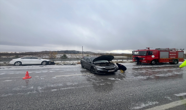 Çorum'da dolu nedeniyle meydana gelen trafik kazalarında 10 kişi yaralandı