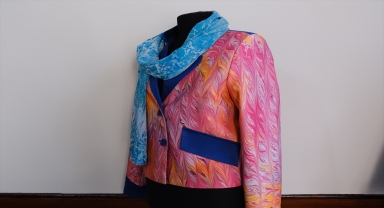 Çorum'da eskiyen kıyafetler ebru desenleriyle yenileniyor