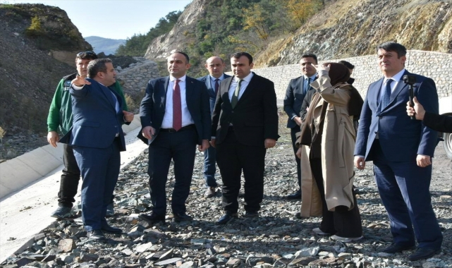 Dikmen'de yol yapım çalışmaları sürüyor