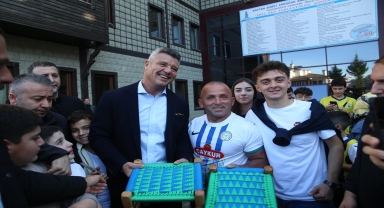 Fenerbahçe Kulübü Başkanı Saran, Rize'de okul ziyaretinde bulundu