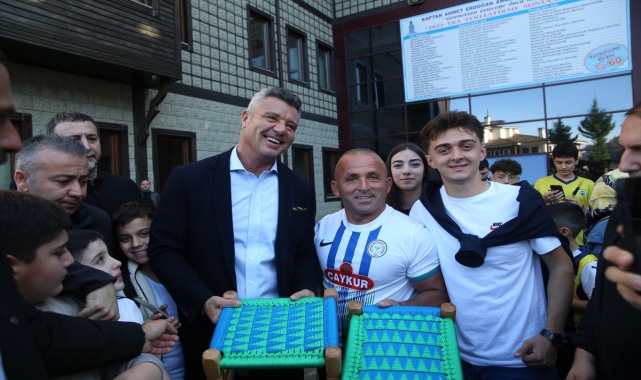 Fenerbahçe Kulübü Başkanı Saran, Rize'de okul ziyaretinde bulundu