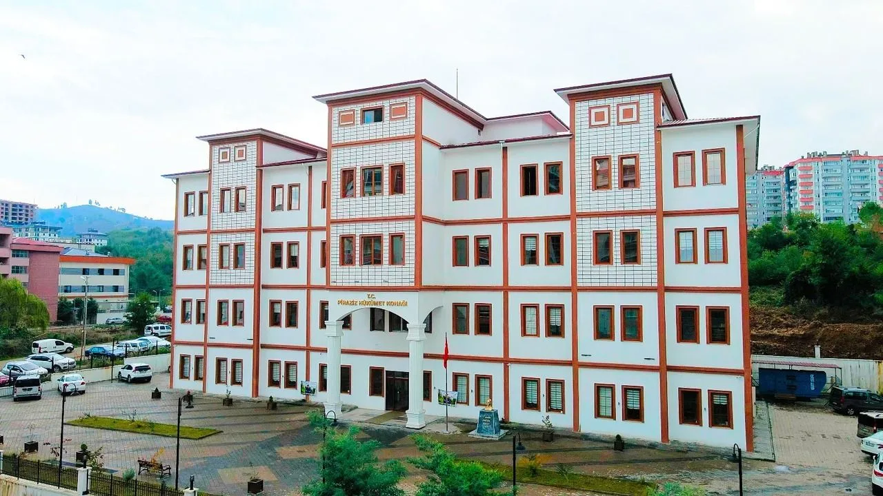 Giresun’un Piraziz ilçesi hükümet konağına kavuştu