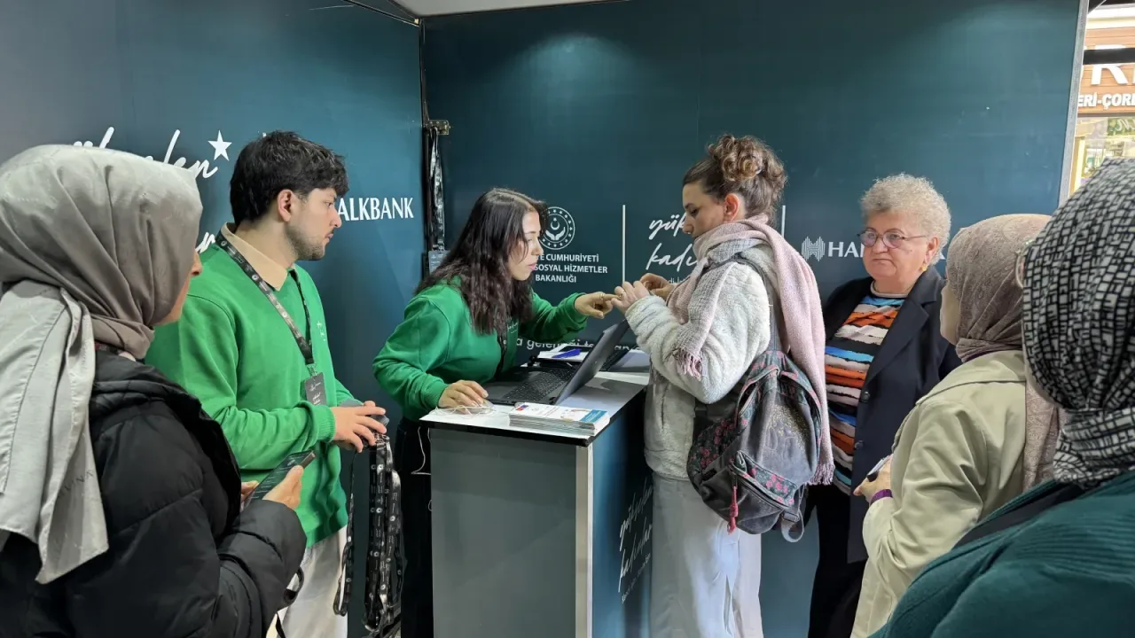 Girişimci kadınların eğitim tırı Karadeniz'de kadınlarla buluştu