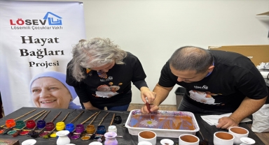 Hastalar LÖSEV'in ebru etkinliğinde buluştu