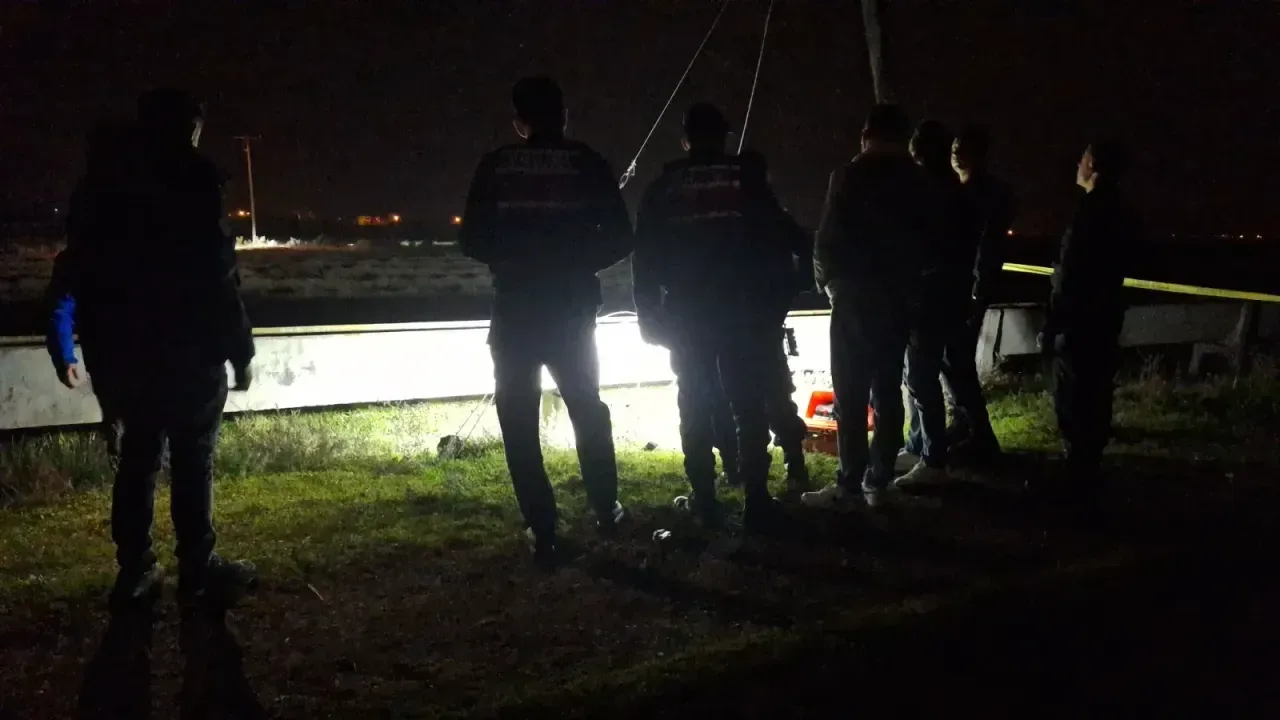 Hayvan otlatan çoban elektrik akımına kapılarak öldü