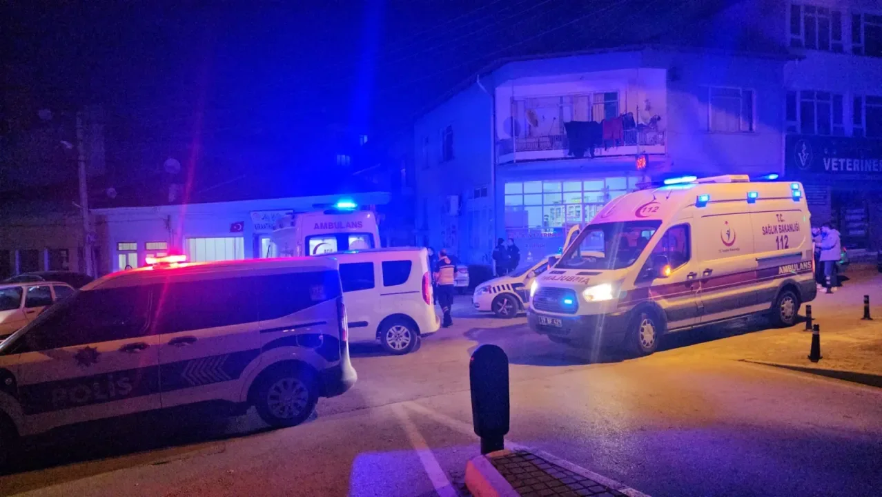 İki kişiyi bıçaklayan şüpheliler kaçtı