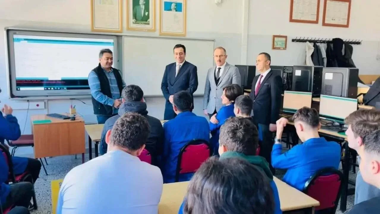 Kaymakam Tuncer, Bulancak Teknik ve Anadolu Lisesi'ni Ziyaret Etti