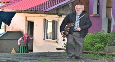 Keçi kılından 64 yıldır çorap örüyor