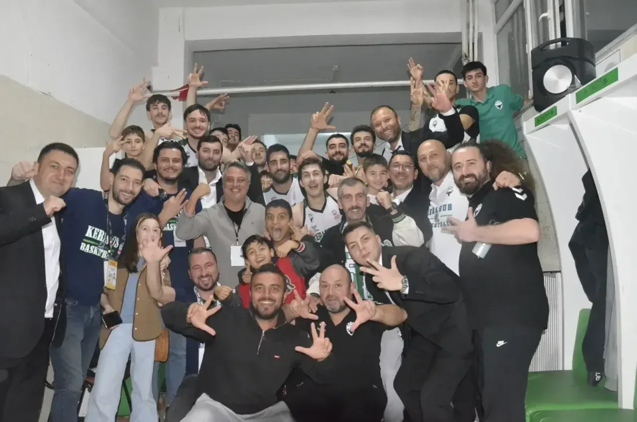 Kerasusspor Galibiyeti Kutluyor