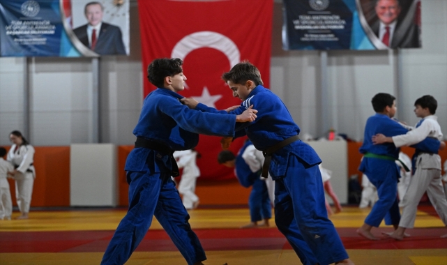 Kuşak güreşinde genç sporcu, dünya şampiyonasında madalya kovalayacak