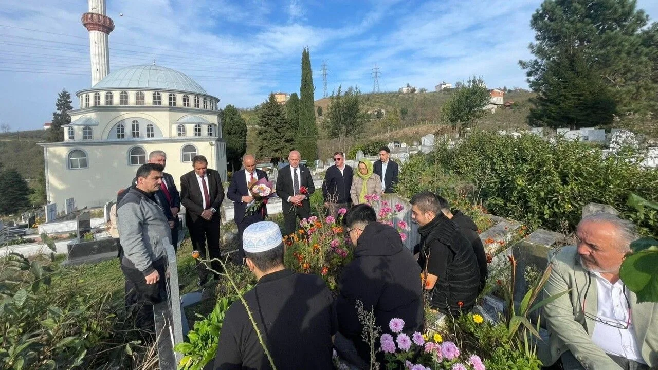 Merhum Öğretmenler Anıldı