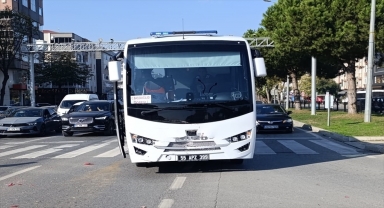 Samsun'da cezaevi aracı ile otomobil çarpıştı, 2 kişi yaralandı