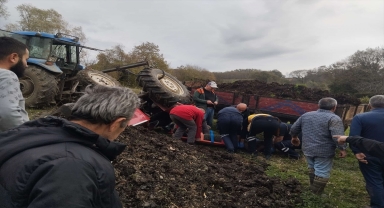 Samsun'da devrilen traktörün sürücüsü yaralandı