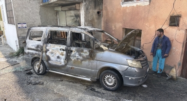 Samsun'da park halinde alev alan hafif ticari araç kullanılamaz hale geldi