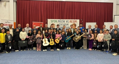 Sinop'ta öğrencilere spor, resim ve müzik malzemeleri dağıtıldı