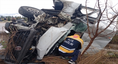 Tokat'ta minibüs ile kamyonet çarpıştı, 1 kişi yaralandı