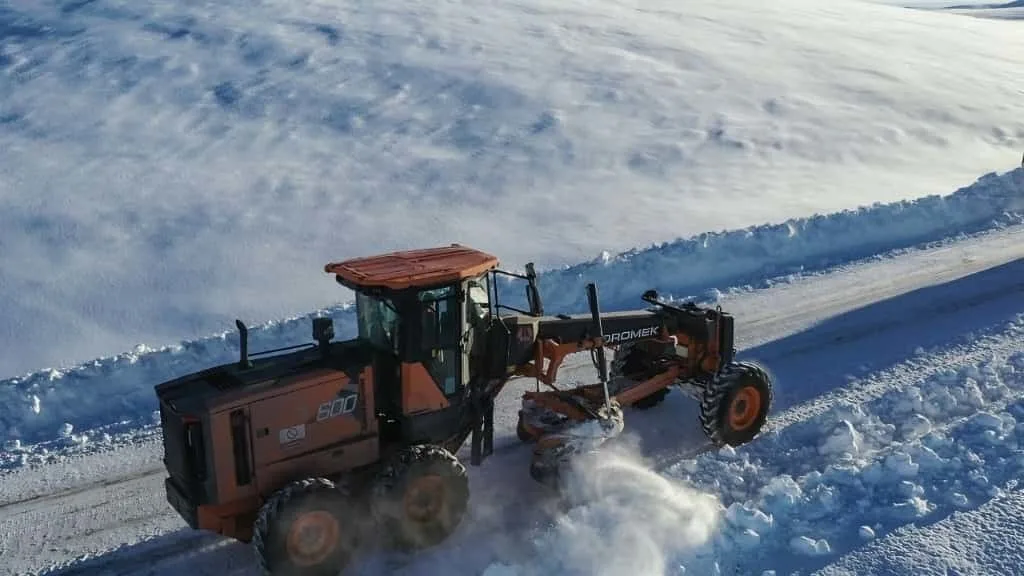 Ulaştırma ekiplerinin kar nöbeti başladı