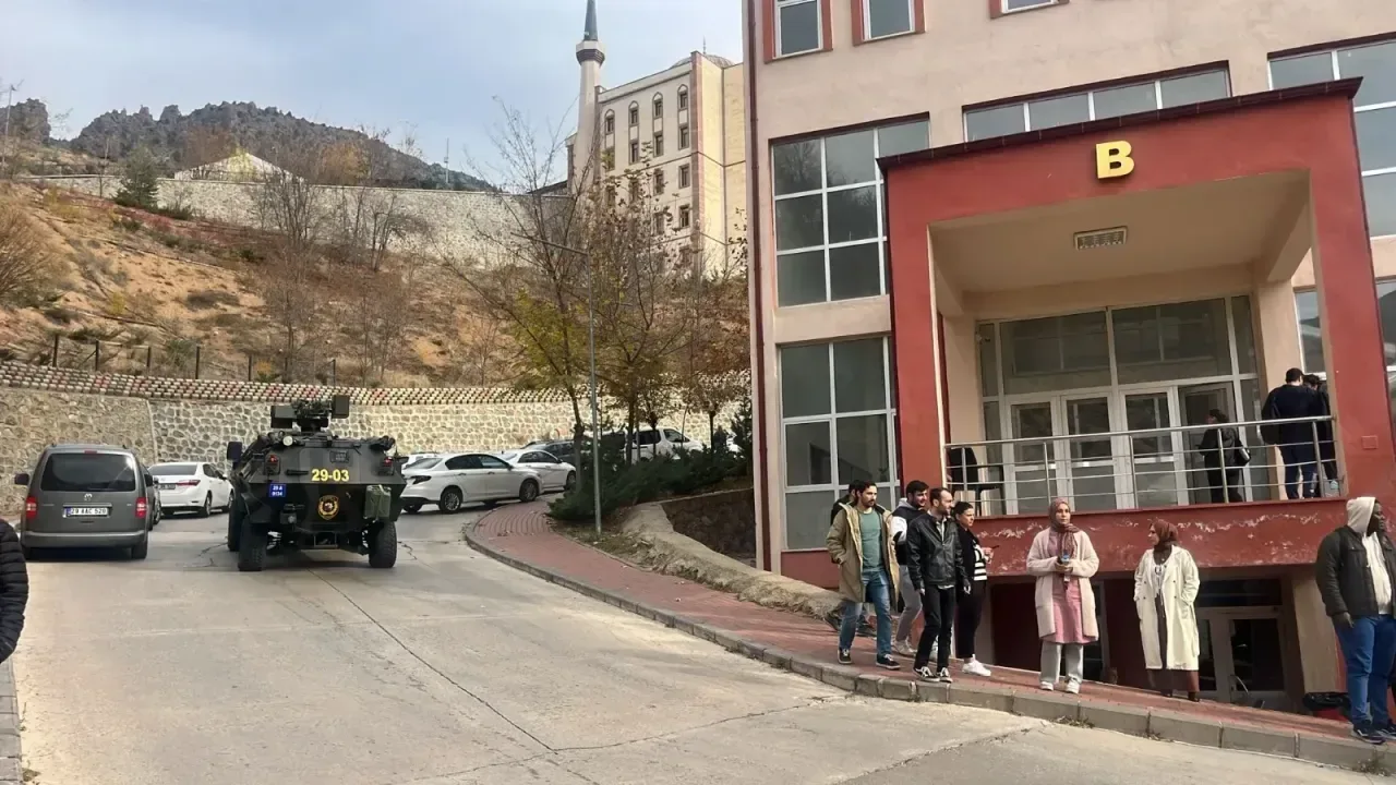 Üniversitede mesai arkadaşını silahla rehin alan kişi tutuklandı