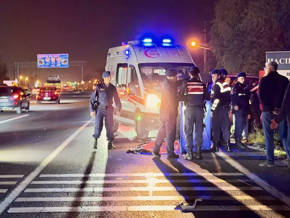Yolun karşısına geçmeye çalışan kadın feci şekilde can verdi