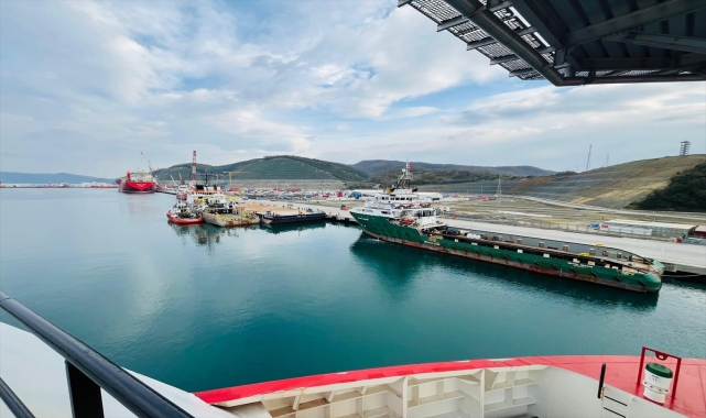 AK Parti heyeti Seven Vega gemisinde incelemelerde bulundu