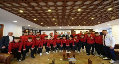 Akçaabat Belediye Başkanı Ekim, dereceye giren öğrencileri ağırladı