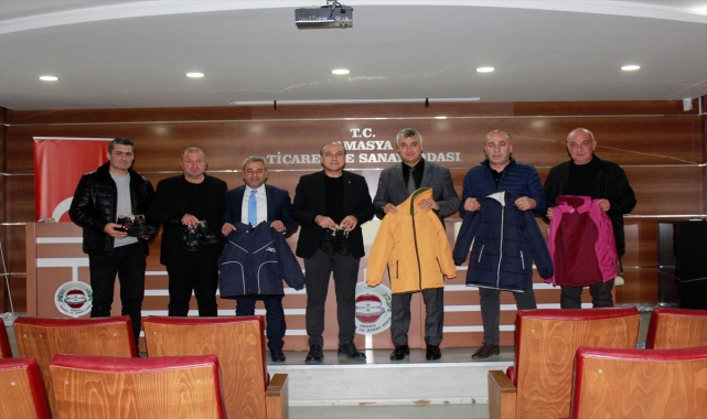 Amasya’da 250 öğrenciye mont ve ayakkabı desteği