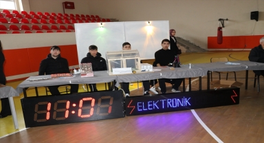 Amasya’da meslek lisesi öğrencileri kendi imkanlarıyla ürettikleri teknolojik ürünleri sergiledi