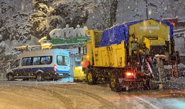 Artvin'de kar yağışı etkili oldu