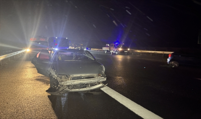 Bolu'da otomobil ile hafif ticari aracın çarpıştığı kazada 9 kişi yaralandı