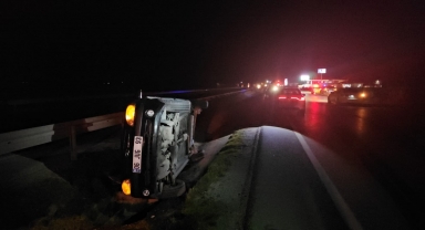 Çorum'da devrilen otomobildeki 1'i bebek 3 kişi yaralandı