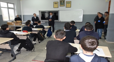 Espiye'de lise öğrencilerin Kur'an-ı Kerim hediye edildi