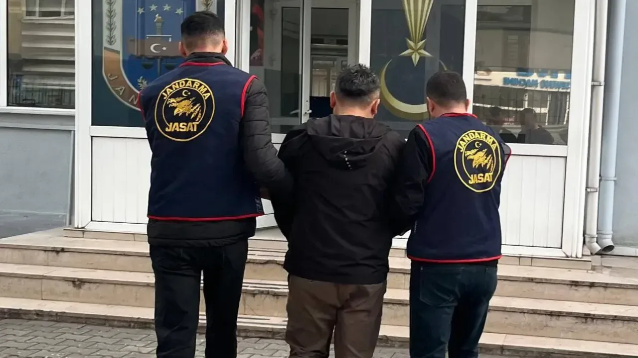 Firari FETÖ hükümlüsü saklandığı yerde yakalandı