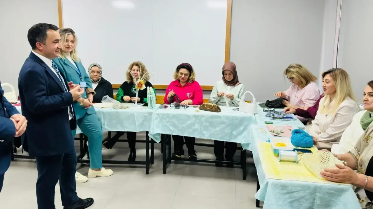 Giresun’un Espiye ilçesinde kadınlar el sanatları öğreniyor