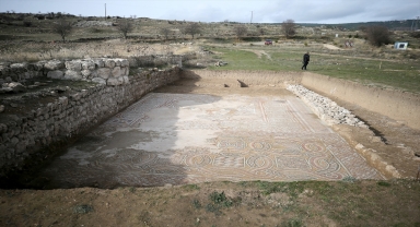 Hadrianopolis Antik Kenti'nde zemini mozaiklerle süslenmiş kabul salonu gün yüzüne çıkarıldı