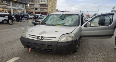 Hafif ticari aracın çarptığı bisikletli ağır yaralandı