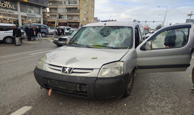 Hafif ticari aracın çarptığı bisikletli ağır yaralandı