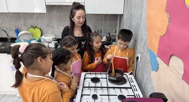 Öğrenciler gündelik yaşam pratiklerini eğlenerek ve yaşayarak deneyimliyor