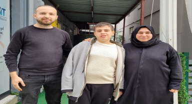 Otizmli Tarık Arda dünyasını müzikle renklendiriyor