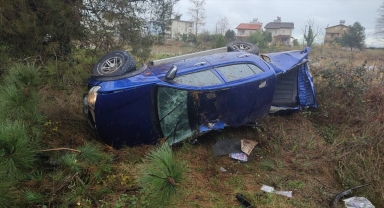 Samsun'da devrilen otomobilin sürücüsü yaralandı