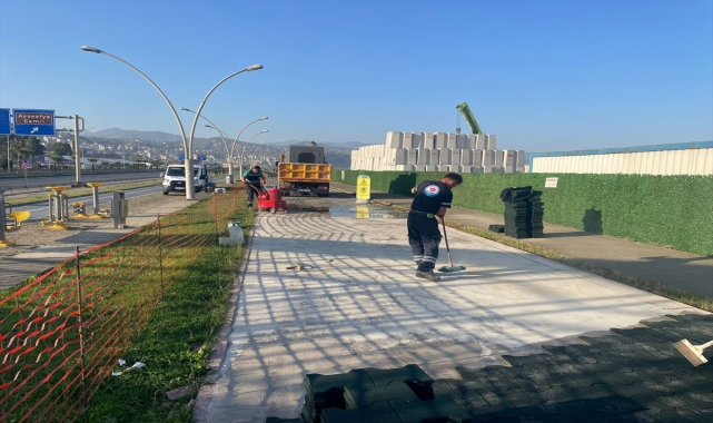 Trabzon'da sahil yürüyüş yolunda yenileme çalışması