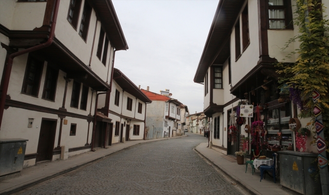 Zamana direnen tarihi Zile Evleri turizme kazandırılıyor