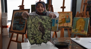 Malezya'nın batik sanatı Trabzonlu öğretmenin atölyesinde hayat buluyor