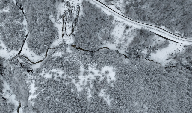 Sinop'ta ormanlarda oluşan kar güzelliği dronla görüntülendi