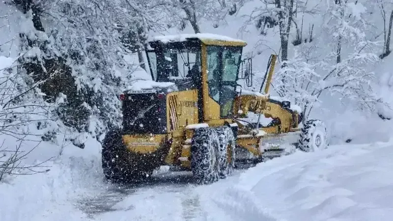 Giresun’un Yükseklerinde Kar Esareti! 22 Köy Yolu Kapandı, Ekipler Sahada