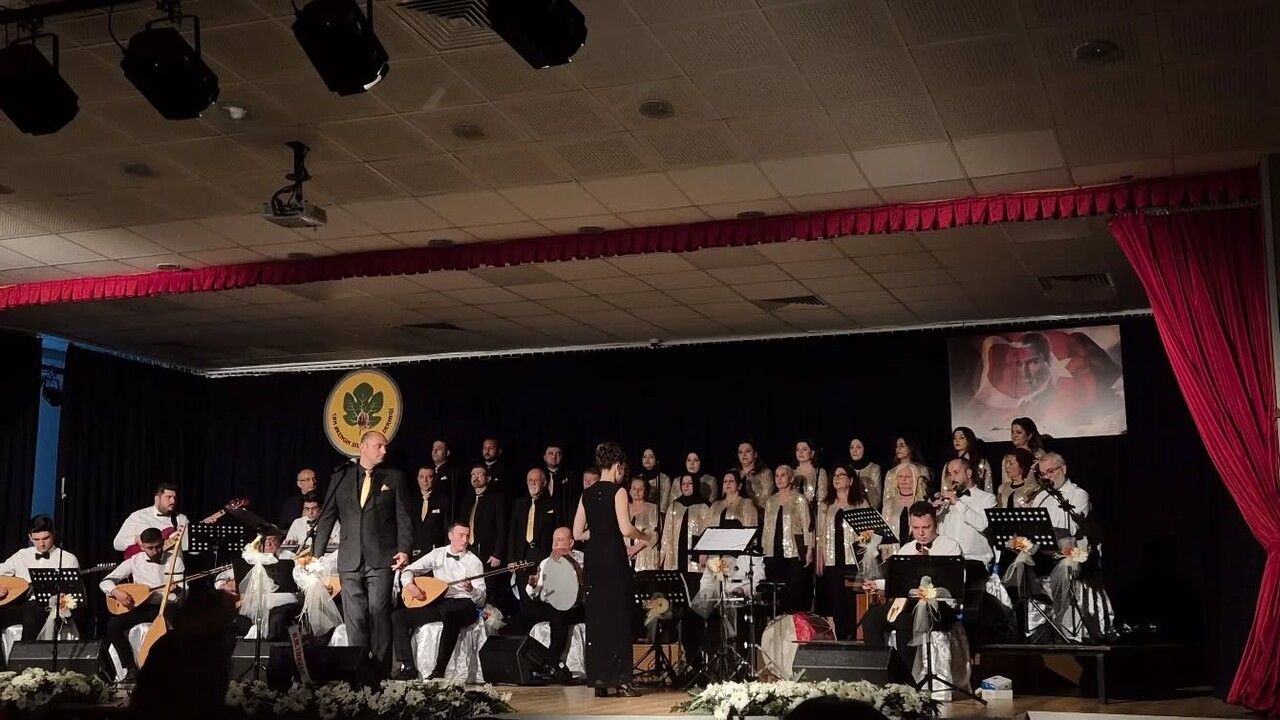 Can Akengin Bilgi Yurdu Derneği'nden Türk Halk Müziği Konseri