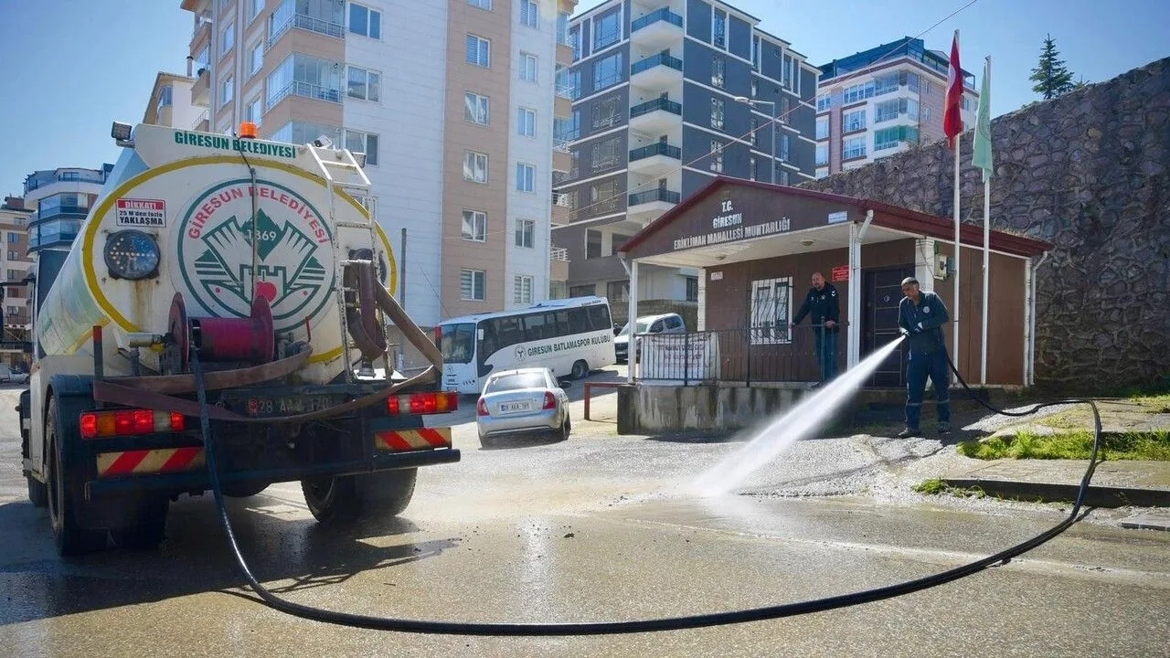 Giresun'un Sokakları Toz ve Çamurdan Arındırılıyor